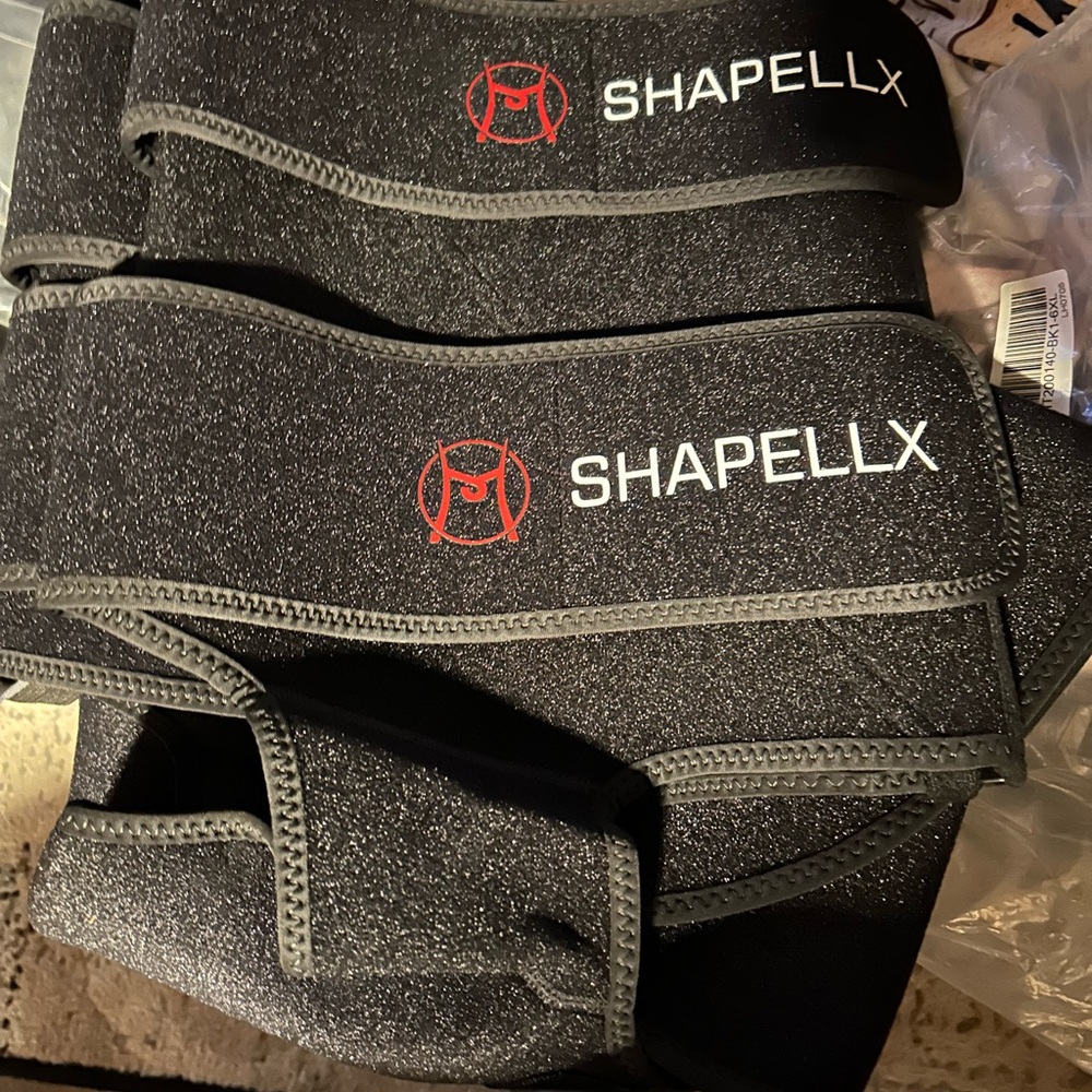 6XL Never been worn. I made this purchase, but never wore this.